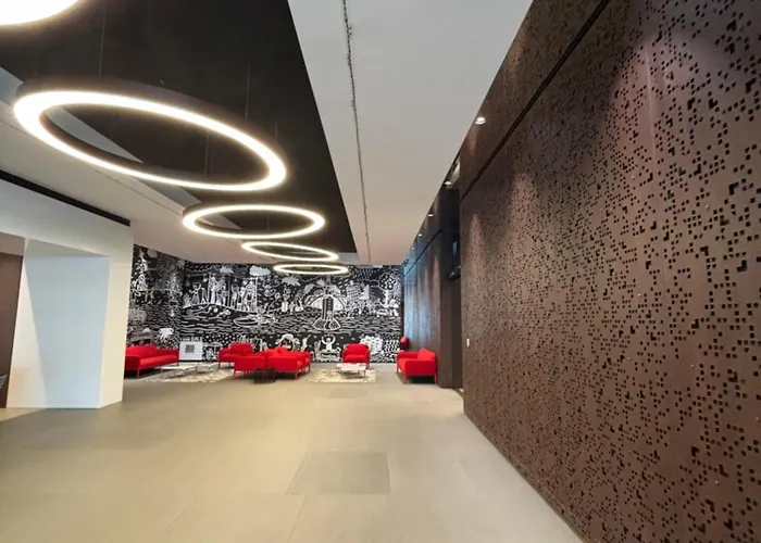 Panorama In Downtown Area With Free Parking And Castle View